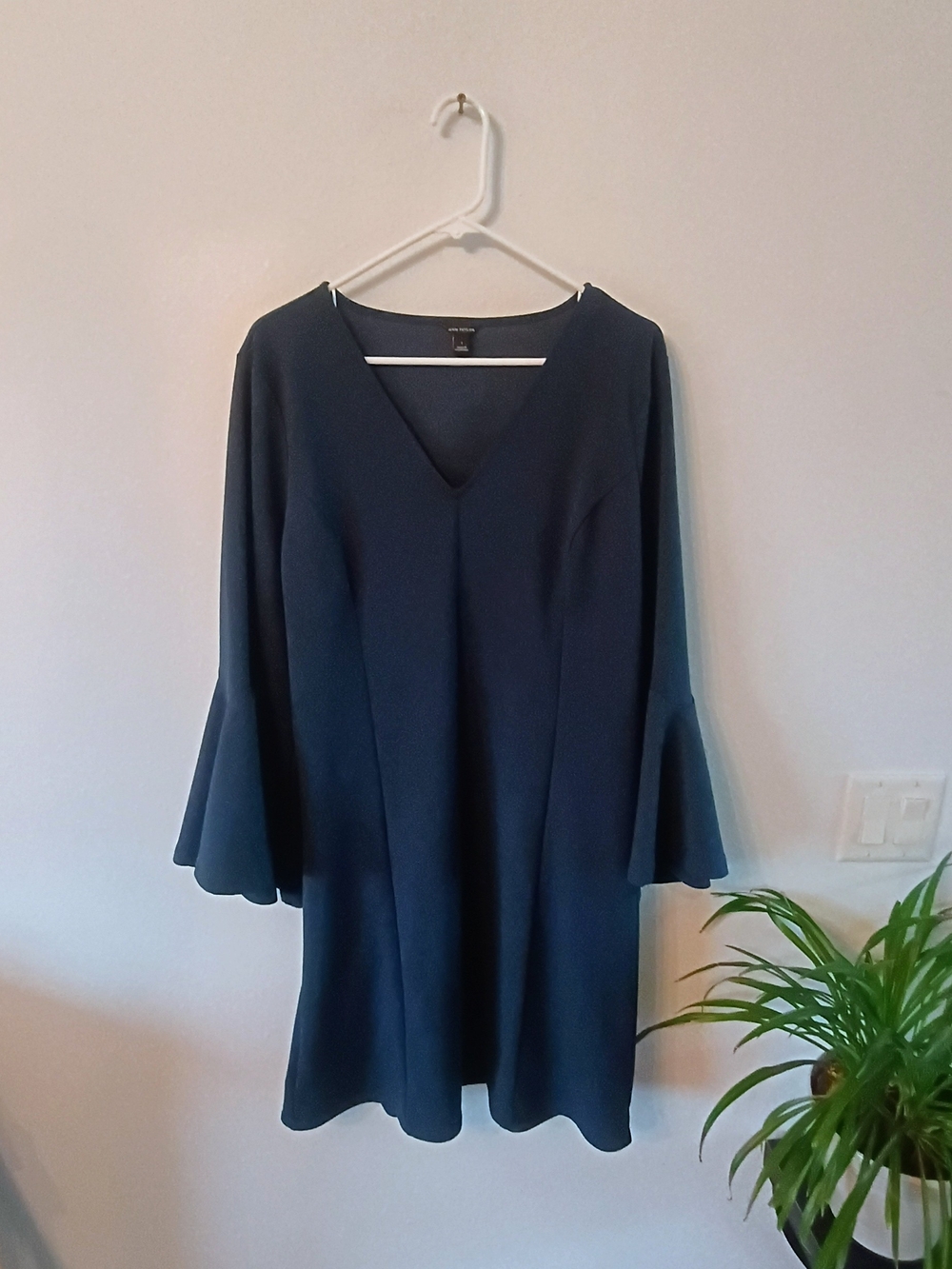 Ann Taylor Navy Blue Dress Large Bell Sleeve V Neck Stretch Shift Cocktail Workw